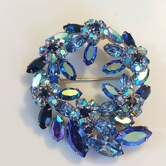 ❄️Blue Aurora Borealis Unsigned Juliana Brooch - Picture 3 of 7